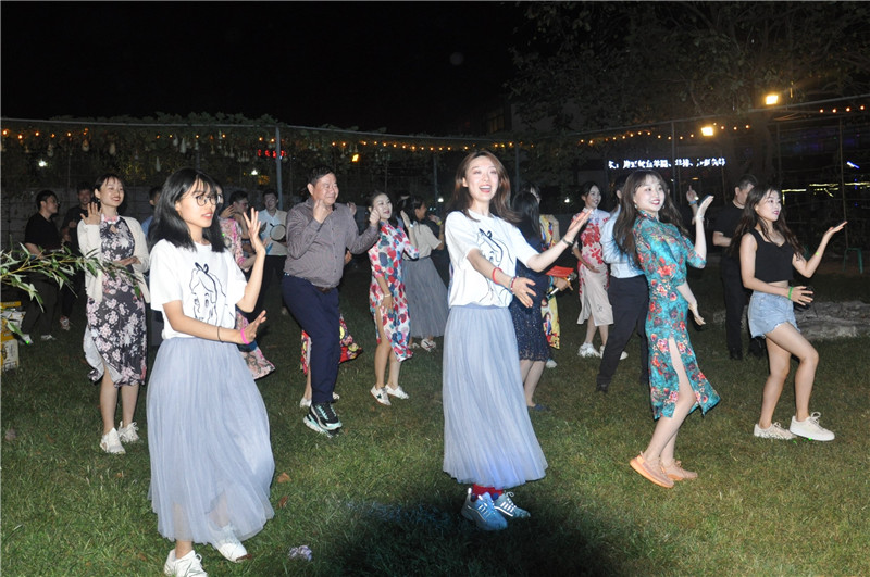 乘风破浪的中牧人_副本.jpg