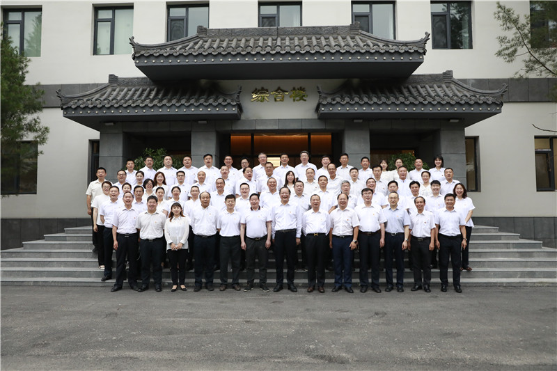 3-4党课课间合影_副本.jpg