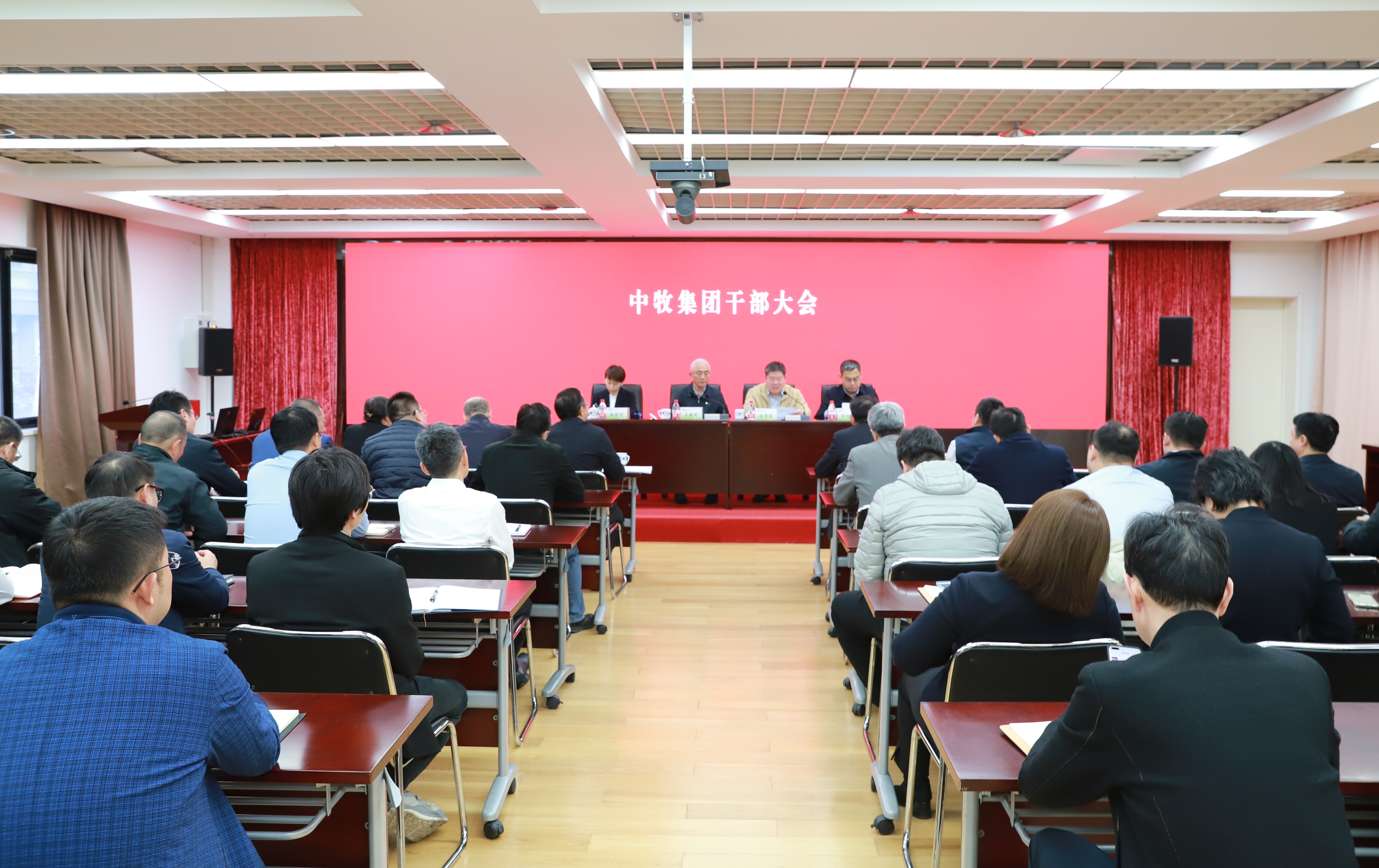 中牧集团召开中层干部大会宣布中国农发集团决定：杨君宏同志任党委副书记、董事、总经理